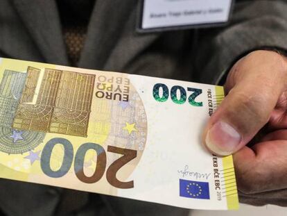 El número de billetes de euro falsos desciende en 2020 a mínimos