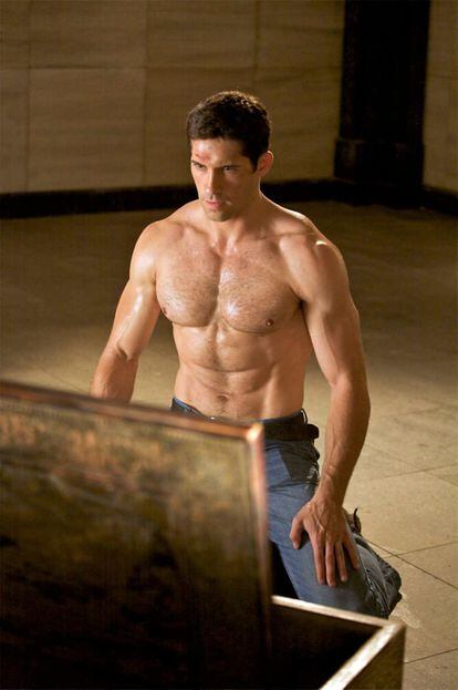 Scott Adkins, sin camiseta en 'Ninja' (2009).