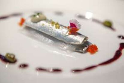 Lasaña de sardinas con ajoblanco del restaurante Alejandro.