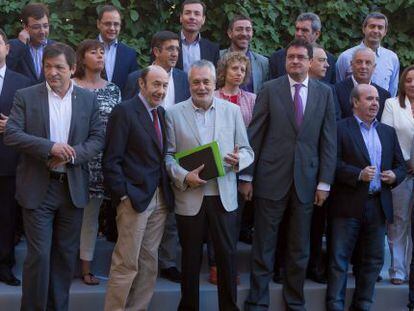 Los secretarios generales reunidos con Rubalcaba, en Granada en 2013.
