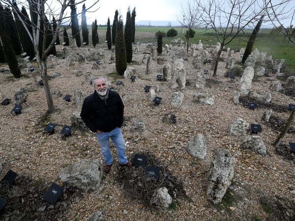 El arqueólogo Carlos, en la necrópolis vaccea de Pintia.