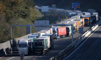 Camiones bloqueados en Biriatou, cerca de la frontera entre Francia y España, durante las protestas de los 'chalecos amarillos'.