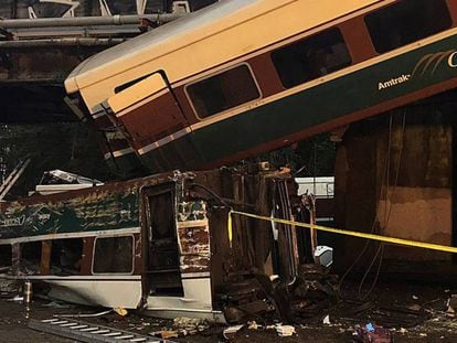 El tren que ha descarrilado cerca de Seattle (Estados Unidos).