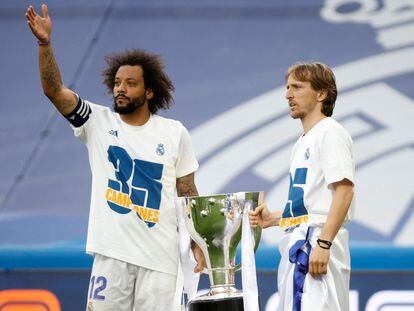 Marcelo y Modric celebran el campeonato de Liga, este sábado en el Bernabéu.
