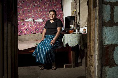 Martha Lidia es madre de cinco hijos en la comunidad de Chuk-muk y se gana la vida trabajando en la mostacilla. Su vida cambió con el paso de huracán Stan que sepultó su casa y forzó a ella y a su familia a trasladarse a este pueblo dónde apenas hay trabajo y oportunidades para las mujeres.
