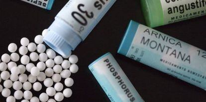 Medicamentos homeopáticos en gránulos.