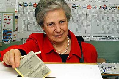 Rita Borsellino vota en la ciudad siciliana de Palermo.