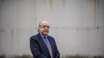 Fernando Cepeda Ulloa en un café en el norte de Bogotá.