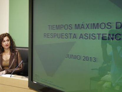 María Jesús Montero presenta, ayer, los datos de lista de espera quirúrgica.