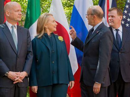 Clinton, con algunos de los ministros del G-8 en Washington. 