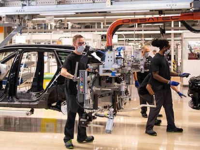 Trabajadores en la fábrica de Seat en Martorell (Barcelona). 
 