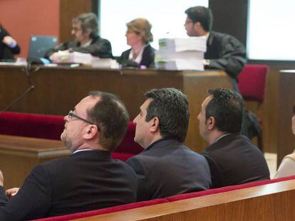 Dani Fern&aacute;ndez, Manuel y Paco Bustos, en el juicio.  