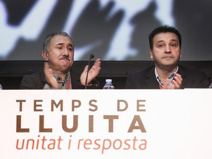 A la izquierda, el secretario general de UGT en Catalu&ntilde;a, Josep Maria &Aacute;lvarez, junto al presidente del comit&eacute; de empresa de Seat, Mat&iacute;as Carnero