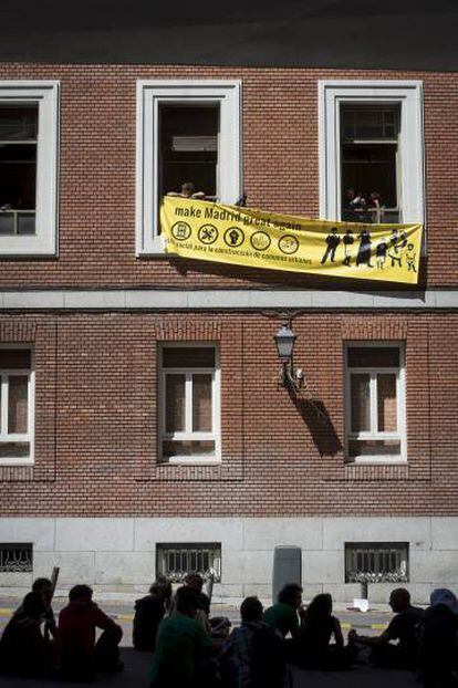 Okupas en el edificio del paseo del Prado, 30, en mayo.