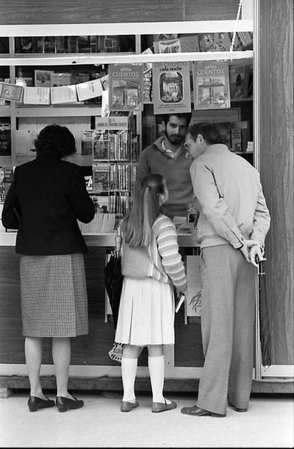 Fotografía de la Feria del Libro de Madrid en 1984.
