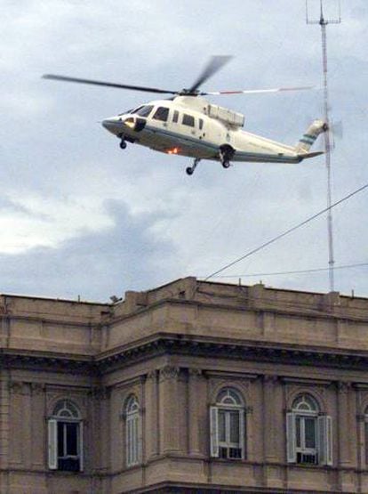 De la Rúa abandona la Casa Rosada en el helicóptero presidencial, el 20 de diciembre de 2001.