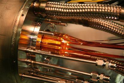 En el experimento Alpha desarrollado en el CERN se combinan positrones y antiprotnes para producir antihidrógeno