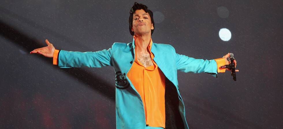 El cantante Prince en el intermedio de la XLI Super Bowl en 2007.