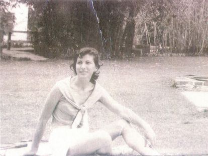 La poeta uruguaya Alcira Soust Scaffo, en Cuernavaca (México), en 1956.