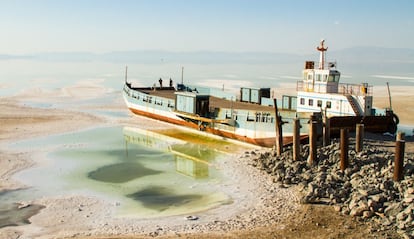 El lago Urumiá ocupaba una extensión de 140 por 50 lilómetros. Hoy, dos décadas después, sus aguas representan el 10% de su extensión original.