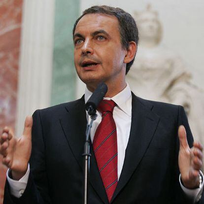 Zapatero, durante su declaración institucional en el Congreso.