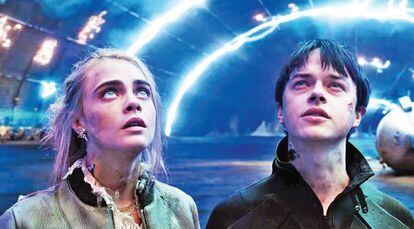 Cara Delevingne y Dane DeHaan, en &#039;Valerian y la ciudad de los mil planetas&#039;.