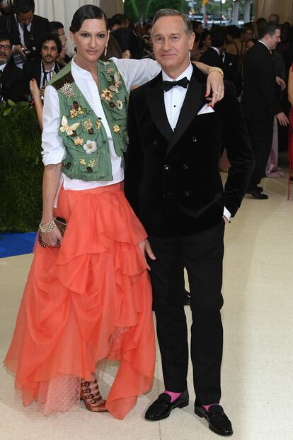 Jenna Lyons se deshace de sus míticas gafas y posa con uno de los pesos pesados de la comedia cinematográfica: el guionista y director Paul Feig.