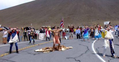 Protesta contra el TMT en las faldas del Mauna Kea, en octubre de 2014.