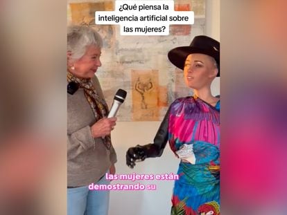 La senadora Olga Sánchez Cordero dialoga con un humanoide, en un video compartido en sus redes sociales