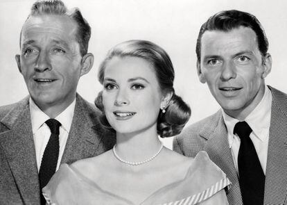 Grace Kelly con Bing Crosby (izquierda) y Frank Sinatra durante la promoción de la película 'Alta sociedad'.