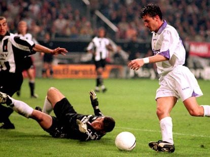 Mijatovic supera a Peruzzi para marcar el gol de la victoria en la Champions de 1998 contra la Juventus.
