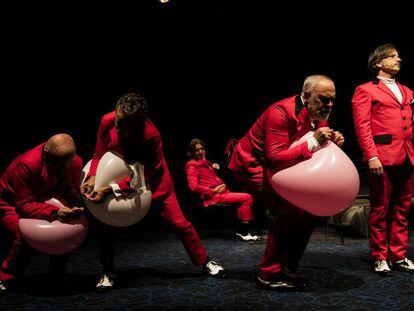 El grupo Ch&eacute;vere, que arrancar&aacute; el festival, durante una representaci&oacute;n el pasado junio.