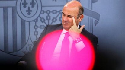 El ministro de Economía en funciones, Luis de Guindos, el viernes en La Moncloa.