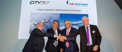 Firma del acuerdo, en 2018, entre directivos de Air Nostrum y CityJet.