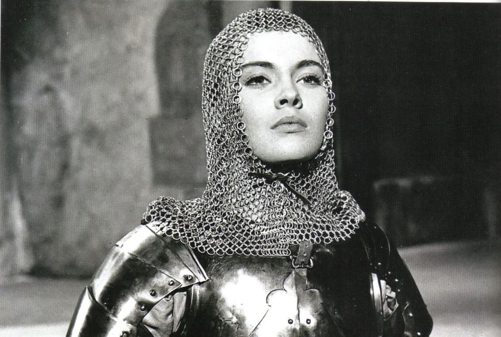 Juana de Arco como nunca se la ha visto: fea, corpulenta, víctima del maltrato de su padre, guerrera letal y mujer de acción empoderada