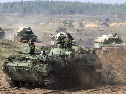Tanques bielorrusos se preparaban, este lunes, para los ejercicios militares &quot;Zapad-2017&quot;.