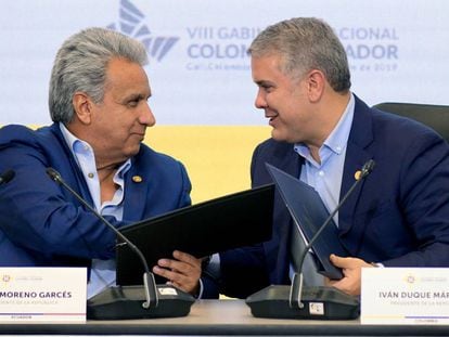 El presidente colombiano, Iván Duque, a la derecha, con su homólogo ecuatoriano, Lenín Morano, este miércoles en Cali.