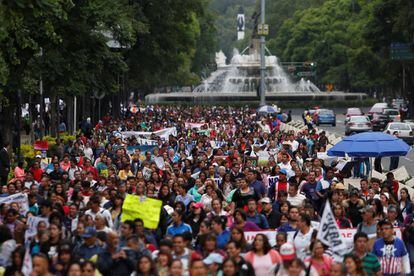 Marcha de la CNTE en la Ciudad de M&eacute;xico el 11 de julio.  