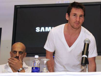 Messi y Guillermo Mar&iacute;n, en una rueda de prensa en julio de 2010 en Panam&aacute;. 