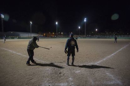 Los jugadores del CSB Rivas durante un entrenamiento en su campo.