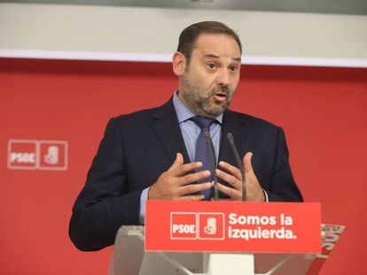 El secretario de Organizaci&oacute;n del PSOE, Jos&eacute; Luis &Aacute;balos, en rueda de prensa en la sede del PSOE. 