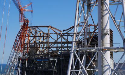 Reactor one of the Fukushima nuclear power plant, the one that suffered the most damage from the tsunami, discovered, as work cannot be done in its vicinity due to radiation, photographed on October 18. 