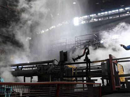 Imagen del interior de una planta de acero.