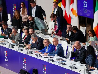 La vicepresidenta primera y ministra de Asuntos Económicos, Nadia Calviño (centro), con otros ministros de Finanzas de la UE en Santiago el pasado 16 de septiembre.