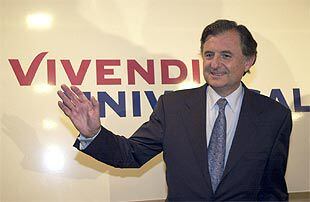 Jean-René Fourtou, sustituto de Jean-Marie Messier  en la presidencia de Vivendi. PLANO MEDIO - ESCENA