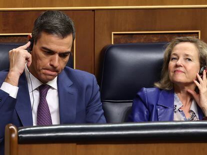 Sánchez y Calviño, el pasado día 16 en el Congreso, durante la sesión de investidura del primero.