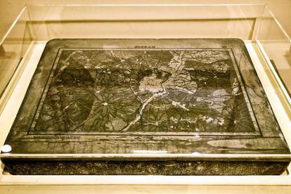 Piedra litográfica del plano de Madrid en el Observatorio Astronómico de Madrid.