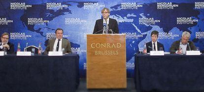 De izquierda a derecha, Cebrián, Schröder, Verhofstadt, Berggruen y González.