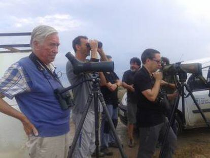 El reconocido ornitólogo Lars Svensson (izquierda), en el Delta Birding Festival.