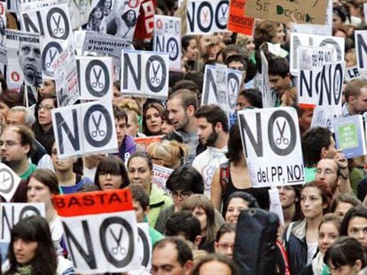 Miles de personas marchan en Madrid contra los recortes en Educación
